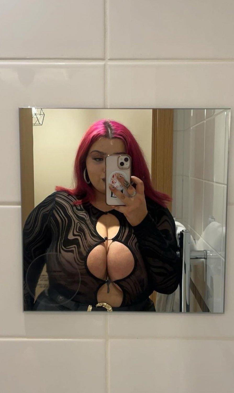 Huge Chav Tits #6a7VHbz0
